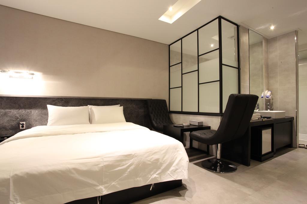 C&B Hotel Ансан Екстериор снимка