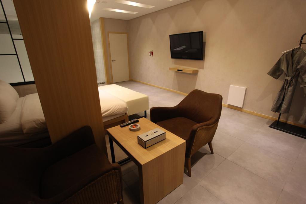 C&B Hotel Ансан Екстериор снимка